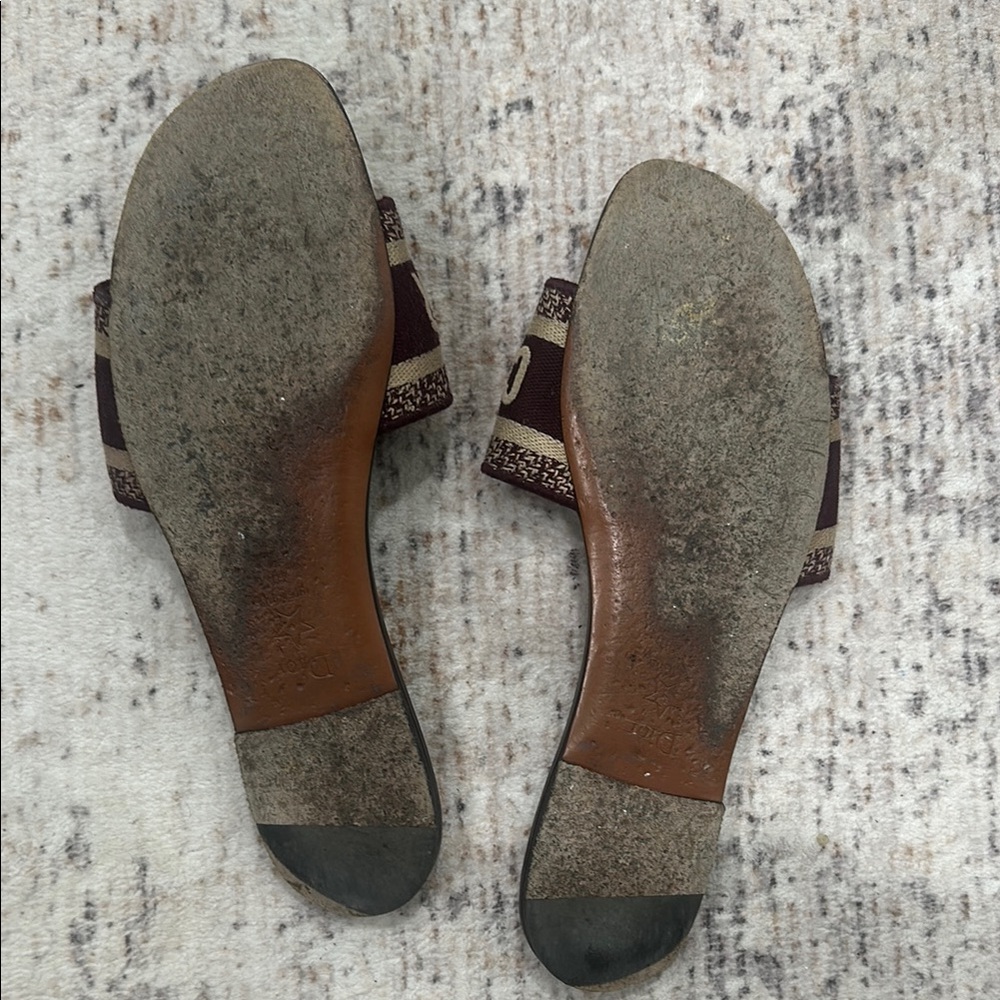 Dior Brown Sandals with Wide Strap and Textured Footbed - Picture 4 of 4